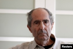 Scriitorul Philip Roth fotografia la New York în 2010