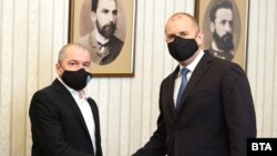 Зам.-председателят на ИТН Тошко Йорданов и президентът Румен Радев по време на консултациите във вторник