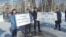 Участники митинга в Барнауле