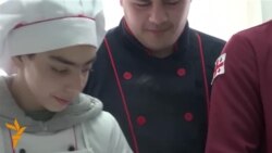 "კარგ ხელოსანს ვერ მიმასწავლით?"