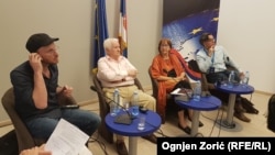 Žoris Lakost, Dragoljub Mićunović, Milena Dragičević Šešić i Ivan Medenica na tribini u Beogradu