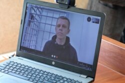 Skype-on tudtak kapcsolatba tudtak lépni kollégái az elítélt fotóssal.