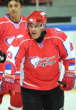 Михаил Мишустин увлекается хоккеем, главным спортом в окружении Владимира Путина