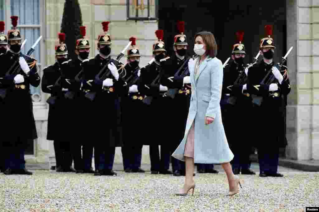 Președinta Maia Sandu la Palatul Elysée. Au trecut aproape 13 ani de când un președinte al Republicii Moldova a mers în vizită în Franța.