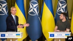 Йенс Столтенберг и Владимир Зеленский во время пресс-конференции в Киеве, 28 сентября 2023 года