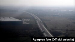România are puțin peste 800 de kilometri de autostradă, rețeaua slabă de infrastructură fiind de nenumărate ori sursă de critici
