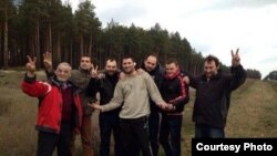 Звільнені в Криму активісти Олексій Гриценко, Юрій Шевченко, Сергій Супрун, Михайло Давиденко, Максим Тривиденко, Андрій Щекун та Анатолій Ковальський (фото з Facebook)