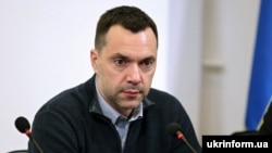 Арестович звинуватив «Європейську солідарність» у деморалізації українських військових та підриві національної безпеки