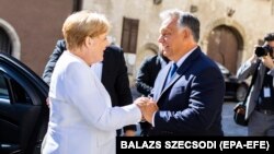 Osmjesi koji ne govore o političkom slaganju - Angela Merkel, odlazeća njemačka kancelarka, i Viktor Orban, mađarski premijer, prilikom susreta u Mađarskoj 19. avgusta 2019.