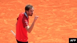 Tenismenul rus Daniil Medvedev se numără printre puținele stele ale sportului din țara sa care au semnalat că vor să participe la Jocurile Olimpice de la Paris.