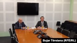 Lideri Demokratskog saveza Kosova Isa Mustafa i pokreta Samoopredeljenje Albin Kurti dva dana pred sednicu Skuštine nisu postigli dogovor o formiranju nove Vlade Kosova (arhivska fotografija, susret 2. decembra 2019.)