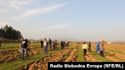 По денационализацијата наместо фудбалско игралиште, изорана нива 