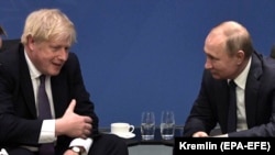 Boris Johnson cu Vladimir Putin în marginea Conferinței Internaționale despre Libia, în Berlin, 1 ianuarie, 2020. 