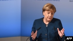 "Ne mogu se ozbiljno komentarisati takve neprimerene izjave", rekla je Merkel