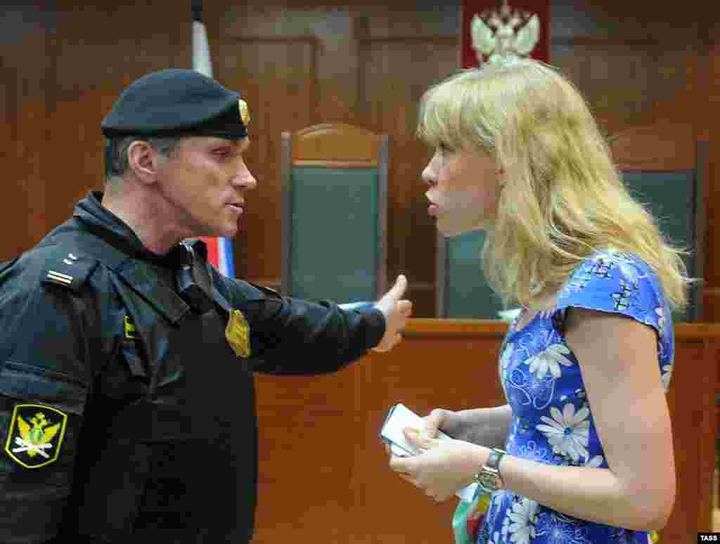 Фигурантка "Болотного дела" Мария Баронова обвинялась по статье УК "призывы к массовым беспорядкам", находилась под подпиской о невыезде. Ее дело прекращено по амнистии