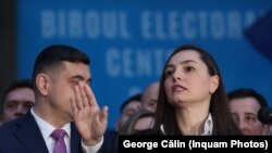 George Simion a fost confirmat de Curtea Constituțională pentru a candida la președinția României. Decizia este definitivă. Simion a anunțat că va candida în tandem cu Anamaria Garvilă, lidera POTde reamă să nu fie descalificat de autorități. 