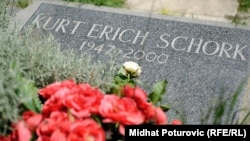 Urna s dijelom pepela Šorkovog tijela, položena je u grob ispod Admirinog i Boškovog, na sarajevskom “Lavu”