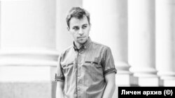 Писателят, литературен критик и журналист Ангел Игов