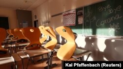 Децата, които не са имали възможност да учат дистанционно по време на извънредното положение, ще си доучват през лятото