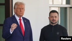 Presidenti i Ukrainës, Volodymyr Zelensky, me presidentin e Shteteve të Bashkuara, Donald Trump. (Fotografi ilustruese nga arkivi)