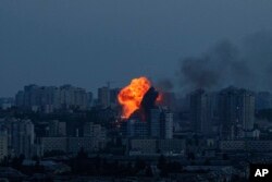 Експлозия, предизвикана от въздушна атака на руските сили над Киев, 6 юни 2025 г.