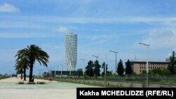 Глава юридического департамента аппарата правительства Аджарии Паата Джалагония уточнил, что деньги будут потрачены на финансирование телевидения Аджарии, проекты по восстановлению пострадавшего после стихии батумского бульвара, а также на финансирование строительства горного курорта и здравоохранения автономной республики