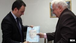 Средба на претставници на Сојузот на здруженијата на пензионери и министерот за труд и социјална политика Спиро Ристовски.