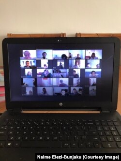 Për shkak të kalimit të mësimit në skenarin C, klasa e mësueses Naime Elezi-Bunjaku përdori platformën "Zoom" për të zhvilluar procesin mësimor.