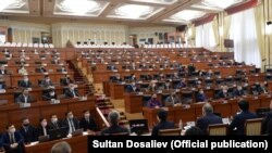 Депутаты Жогорку Кенеша VI созыва.