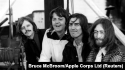 Ринго Стар, Пол Маккартни, Джордж Харисън и Джордж Ленън (отляво надясно).