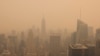 Panorama New York-ului de pe terasa Rockefeller Center, la câteva zile după ce fumul din Canada a învăluit Coasta de Est a SUA 