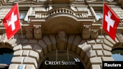 Credit Suisse are aproximativ 1,5 milioane de clienți, fiind a doua cea mai mare bancă din Elveția.