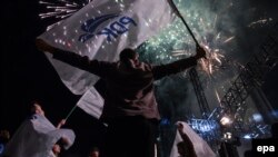 Koalicioni PAN duke festuar në ditën e zgjedhjeve pas publikimit të rezultateve preliminare. 