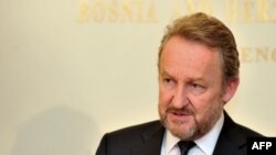 Izetbegović: Precizno prikazati lik