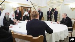 Ruski predsjednik Vladimir Putin sa patrijarhom Srpske pravoslavne crkve Porfirijem, Moskva, 22. april 2025.