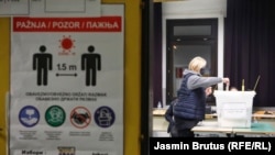 Suad Arnautović kaže kako je španska firma koja je angažovana da izvrši analizu izbornog procesa u BiH konstatirala da je prijeko potrebno i to čim prije, da se izvrši digitalizacija izbornog procesa (fotografija: glasanje na lokalnim izborima, Sarajevo)