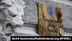 У Нацбанку нагадують, що більшу частину червня на міжбанківському ринку пропозиція валюти переважала попит