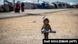 Një vajzë e vogël në kampin Roj të Sirisë. Fotografi nga arkivi. 