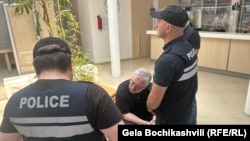 Ника Гварамия и сотрудники МВД Грузии