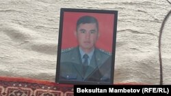 Портрет погибшего Эсентура Кубанычбекова.