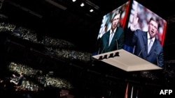 Aleksandar Vučić na skupu SNS-a u Kombank Areni u Beogradu 2017. godine