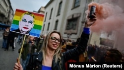 Tüntetés a Pride felvonulás betiltása és a gyülekezési jog korlátozása ellen 2025. márcis 25-én