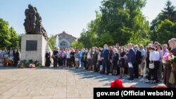 La monumentul victimelor deportărilor regimului comunist