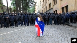 У здания парламента Грузии, 14 мая