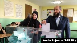 Muamer Zukorlić, glasa na republičkim izborima održanim 24. aprila 2016. godine na biračkom mestu u Novom Pazaru. Pet godina kasnije je preminuo, da bi ubrzo nakon njegove smrti, partija koju je vodio otpočela reorganizaciju.