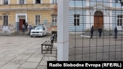 Primjer "dvije škole pod jednim krovom" je i Travnička gimnazija