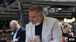 Това е втората номинация за "Стрега" на Георги Господинов, след 2014 г., когато той беше номиниран за романа си "Физика на тъгата"