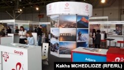 На заседании правительства было отмечено, что динамично развивается и туристическая отрасль: доля туризма в общем объеме ВВП выросла до 6,8% и достигла почти двух млрд долларов