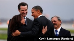 Kamala Harris - egy karrier képekben