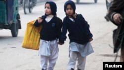 پېښور کې د سکول دوه زدکونکې